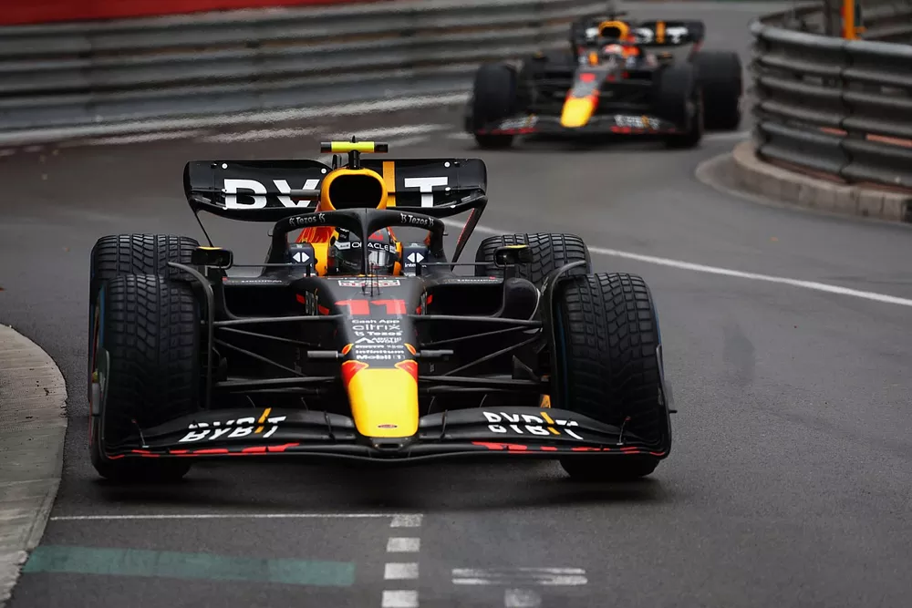 Sergio Perez, Red Bull Racing RB18, Max Verstappen, Red Bull Racing RB18