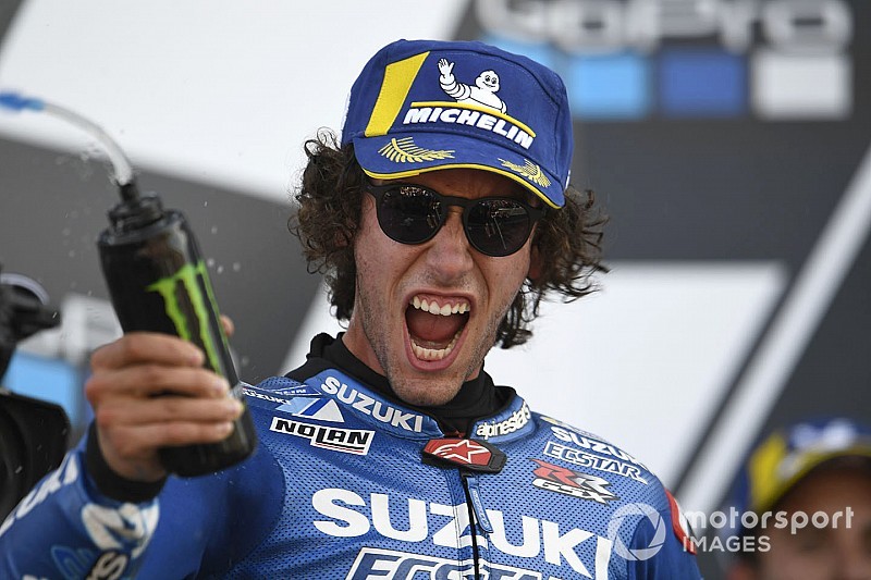 MotoGPイギリス決勝:スズキのリンスが“劇的”逆転勝利、今季2勝目を挙げる