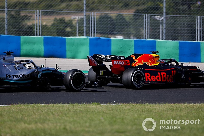 Verstappen: "El ataque de Hamilton demuestra el margen de Mercedes"