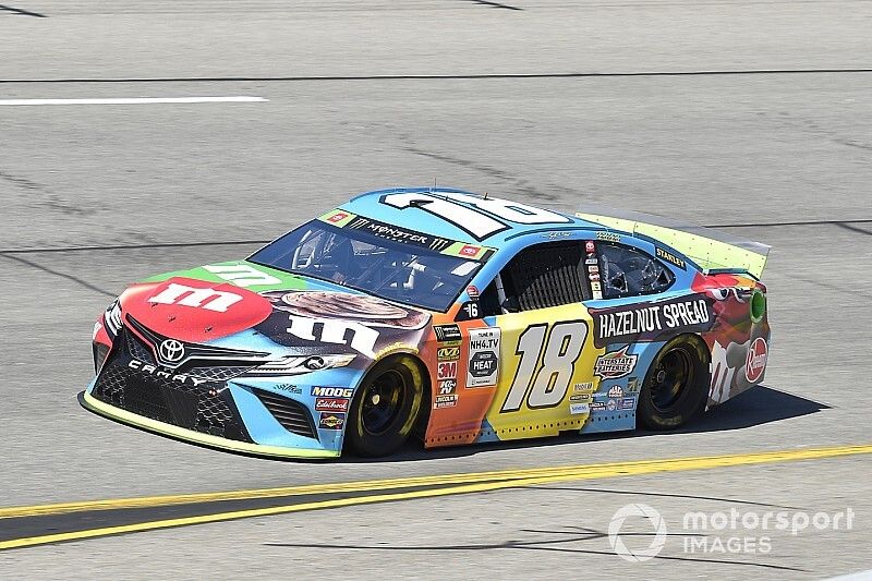  Kyle Busch, Joe Gibbs Racing, Toyota Camry M&M's Hazelnut