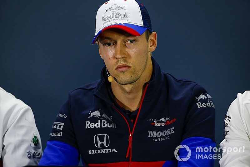 Kvyat: "F1'de kalacağım için mutluyum"