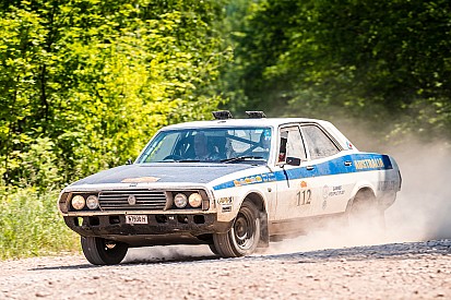 Marathonrally Peking - Parijs gewonnen door 87-jarige rijder