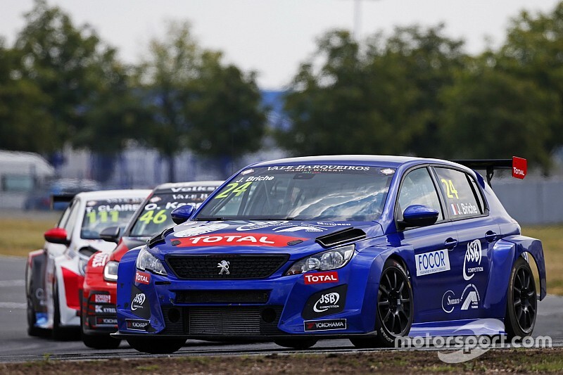 TCR Europe: Briché vince Gara 1 a Barcellona e riapre i giochi