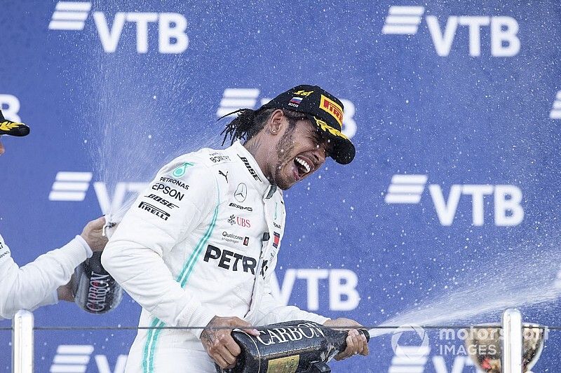 Podio: ganador de la carrera Lewis Hamilton, Mercedes AMG F1 W10, segundo lugar Valtteri Bottas, Mercedes AMG F1