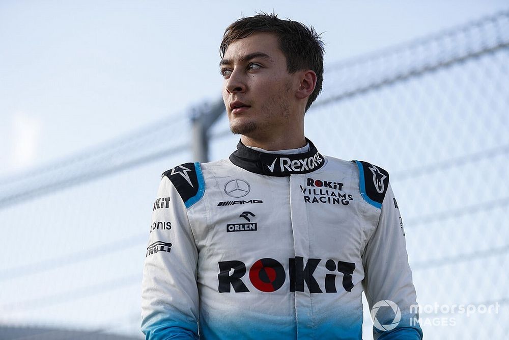 George Russell, Williams Racing FW42, crashes out of the race