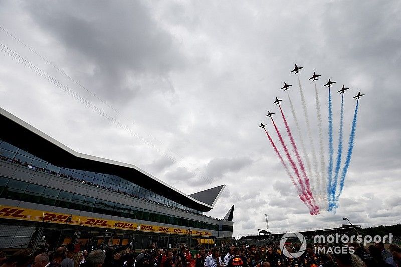 Aviones pasan sobre elcircuito