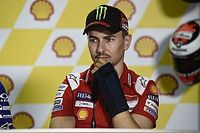 Lorenzo pospone hasta el s&aacute;bado su decisi&oacute;n de correr en Sepang