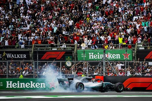 FIA назвала Хэмилтона персоной года, а Леклера – лучшим новичком
