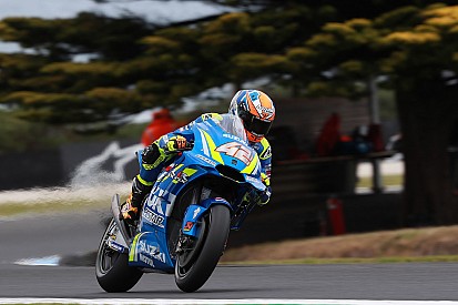 Rins waakt voor overmoed bij Suzuki: “Iannone rijdt op zondag altijd achteruit”