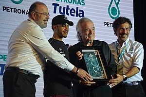 No Brasil, Hamilton diz "sentir presença de Senna" em Interlagos