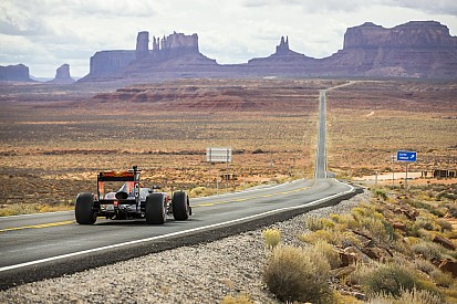 Bijzondere Red Bull-demo's in de jaren '10: Road trip Verstappen