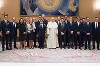 El Papa Francisco recibió a pilotos del MotoGP en el Vaticano