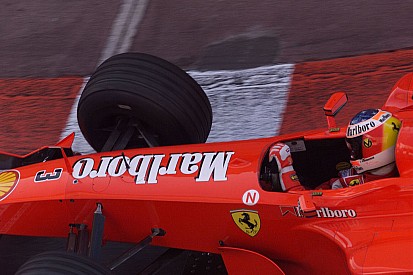 OTD: Michael Schumacher haalt Niki Lauda in bij Ferrari