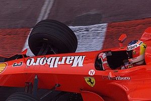 OTD: Michael Schumacher haalt Niki Lauda in bij Ferrari