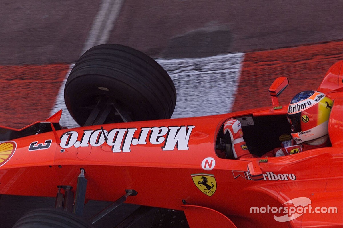 OTD: Michael Schumacher haalt Niki Lauda in bij Ferrari