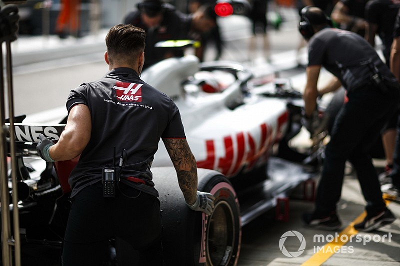 Haas: Magnussen perde due set di gomme nell'incendio divampato ai box nel corso della notte!