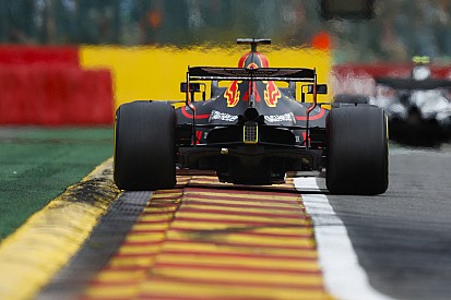 Ricciardo úgy érzi, hátulról meglökték, és ezzel beleszállt Räikkönenbe - a finn újabb peches napja