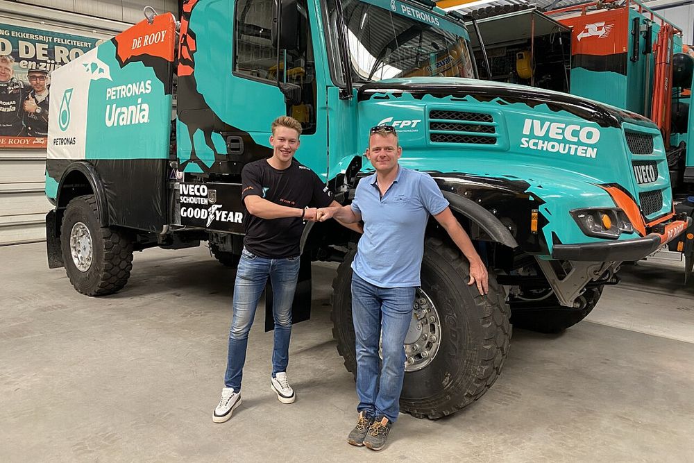 Van den Brink stapt tijdens Dakar 2022 in bij Team De Rooy