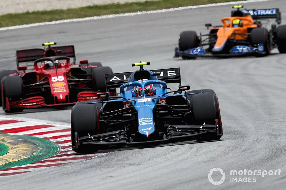 Esteban Ocon, Alpine A521, Carlos Sainz Jr., Ferrari SF21, and Lando Norris, McLaren MCL35M