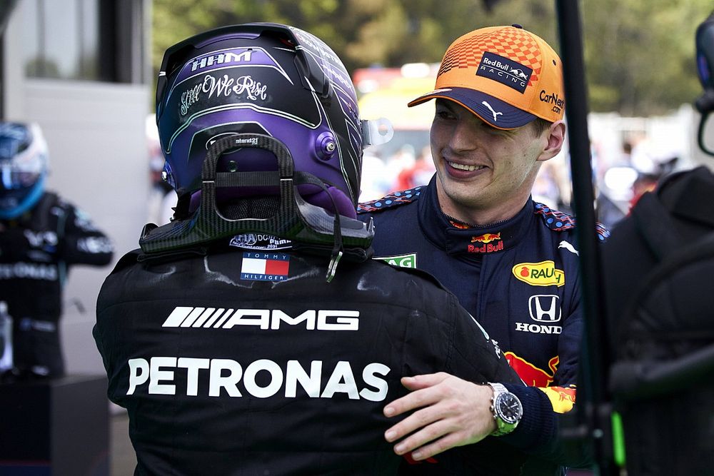 Ricciardo: Hamilton snoert critici mond met zwaarbevochten zeges