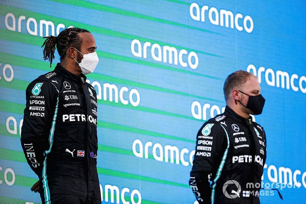 Mercedes, Bottas'ın Hamilton'a neden daha erken yol vermediğini açıkladı