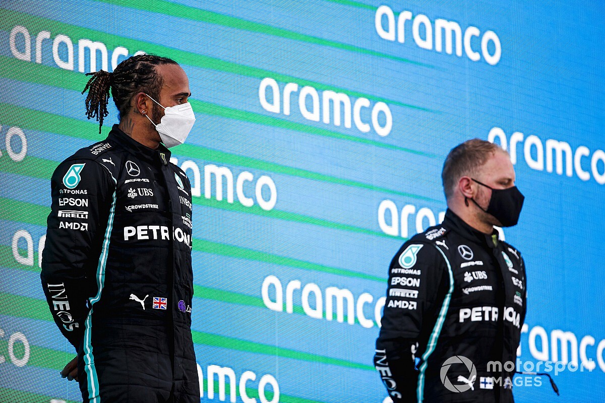 Mercedes, Bottas'ın Hamilton'a neden daha erken yol vermediğini açıkladı