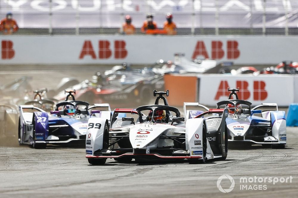 Pascal Wehrlein, Tag Heuer Porsche, Porsche 99X Electric, Maximilian Guenther, BMW I Andretti Motorsports, BMW iFE.21, Jake Dennis, BMW I Andretti Motorsport, BMW iFE.21