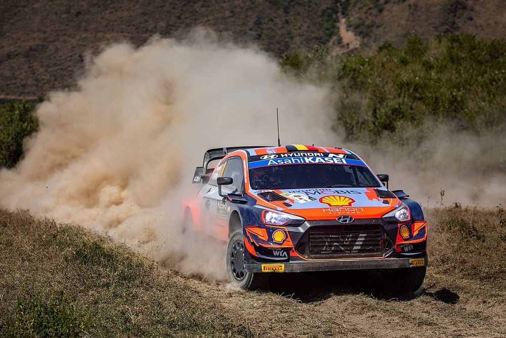Safari Rallisi: Neuville son günde şanssızlık yaşadı, yeni lider Katsuta!