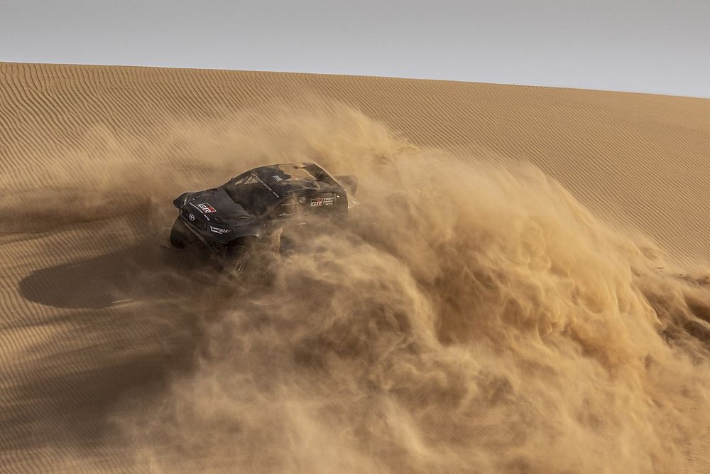 Nasser Al-Attiyah et Giniel de Villiers restent chez Toyota