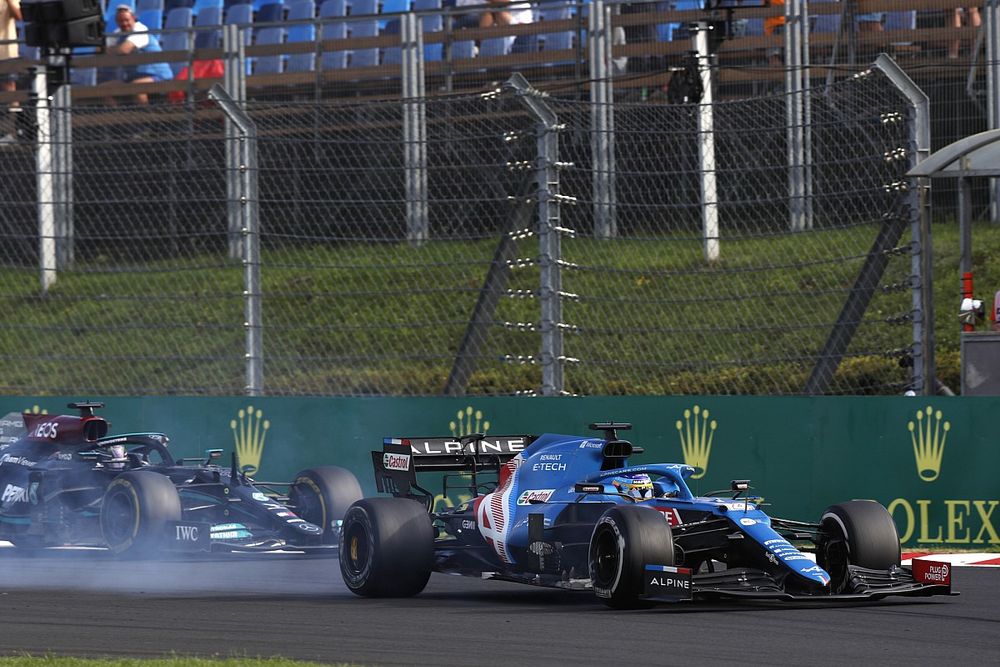 Fernando Alonso, Alpine A521, Lewis Hamilton, Mercedes W12