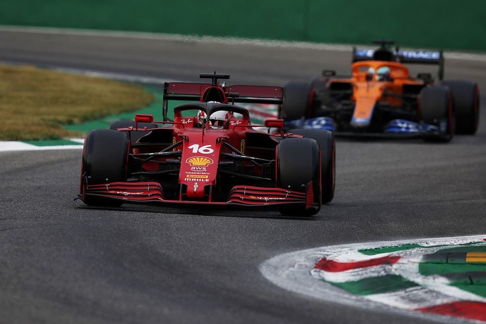 Charles Leclerc, Ferrari SF21, Daniel Ricciardo, McLaren MCL35M