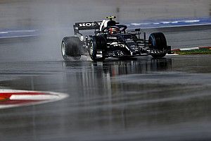 La lluvia condiciona la FP3; Gasly lidera y Hamilton, 18º