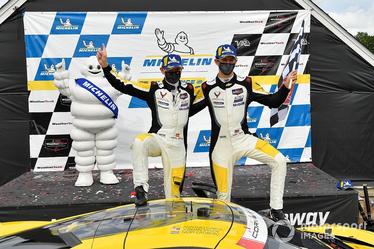 VIR IMSA: Corvette inherits win from Porsche in wild race