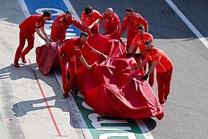El coche Ferrari, con una decoración especial 'retro' en Mugello
