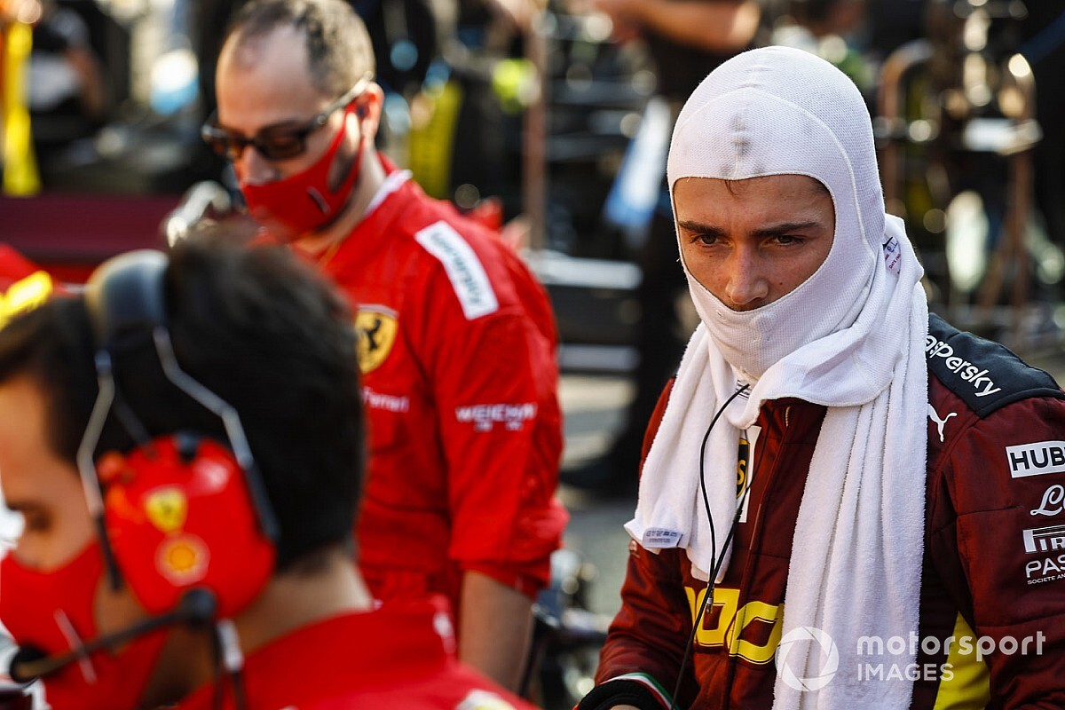 Уэббер предсказал скорый разлад между Ferrari и Леклером
