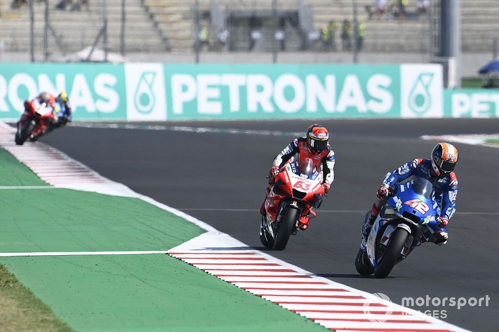 Rins: “Seguro que el domingo se sumarán más pilotos a la fiesta”