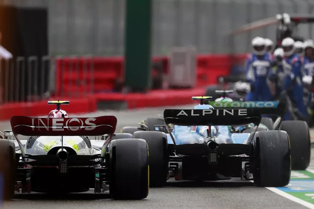 Esteban Ocon, Alpine A522, is released into the path of Lewis Hamilton, Mercedes W13, in the pit lane