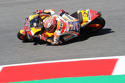 Márquez empieza liderando en Barcelona a rueda de Rossi