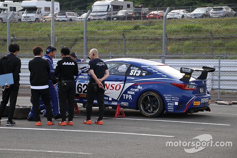 レース序盤にクラッシュを喫した62号車ルボーセ、山下健太は無事