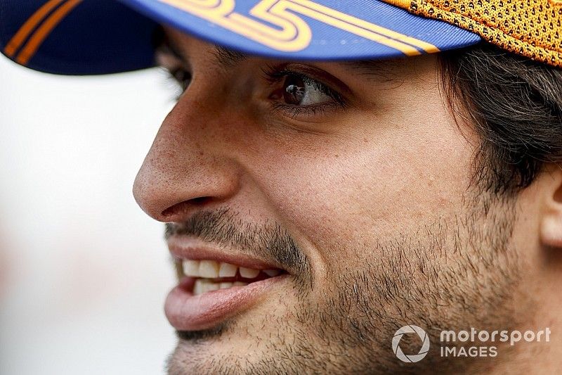 Carlos Sainz Jr., McLaren con los medios