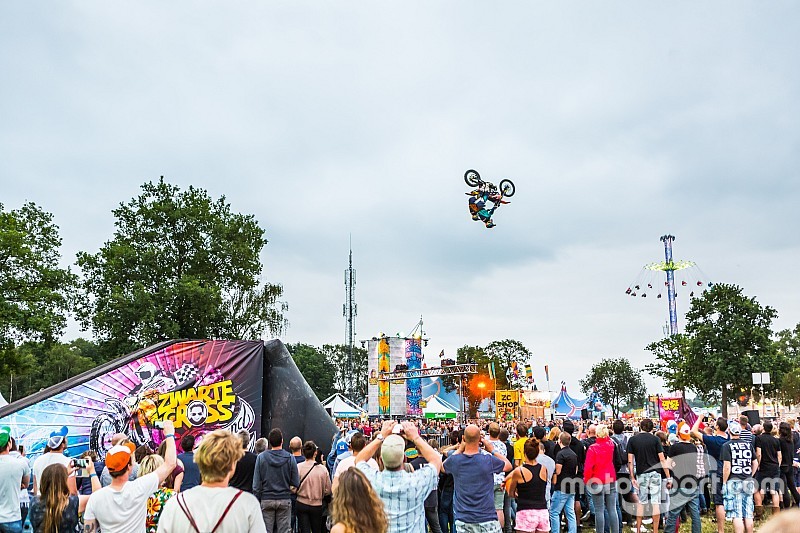 Festivalbezoekers Zwarte Cross maken kans op tandembackflip