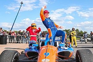 Dixon domina la segunda carrera de Detroit