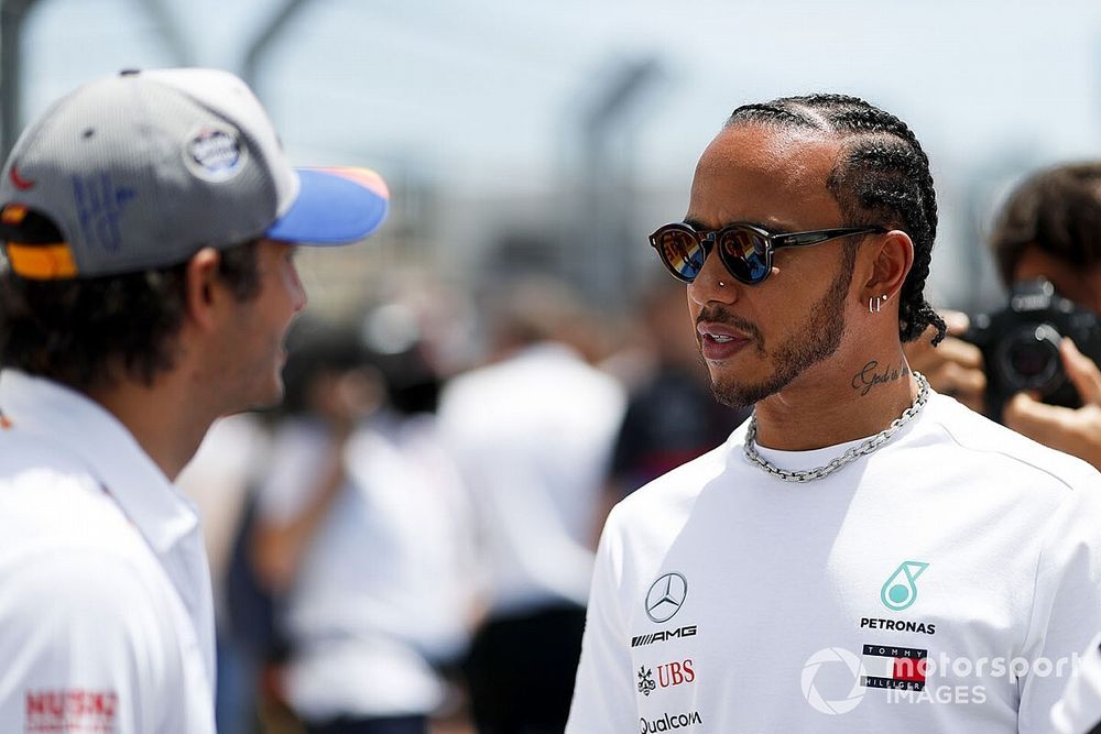 Carlos Sainz Jr., McLaren, with Lewis Hamilton, Mercedes AMG F1