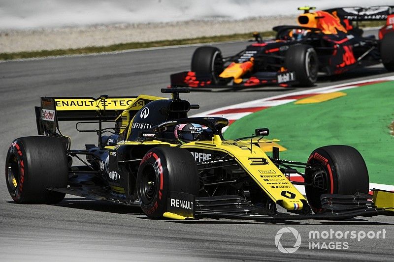 Daniel Ricciardo, Renault R.S.19, voor Pierre Gasly, Red Bull Racing RB15