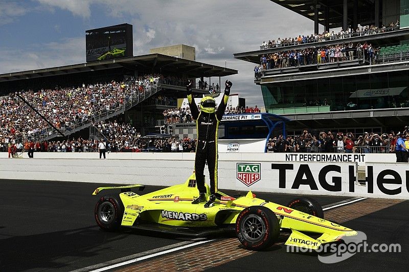 Ganador de la carrera Simon Pagenaud, Team Penske Chevrolet