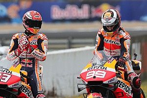 Marquez: Lorenzo harus bertahan dengan Honda