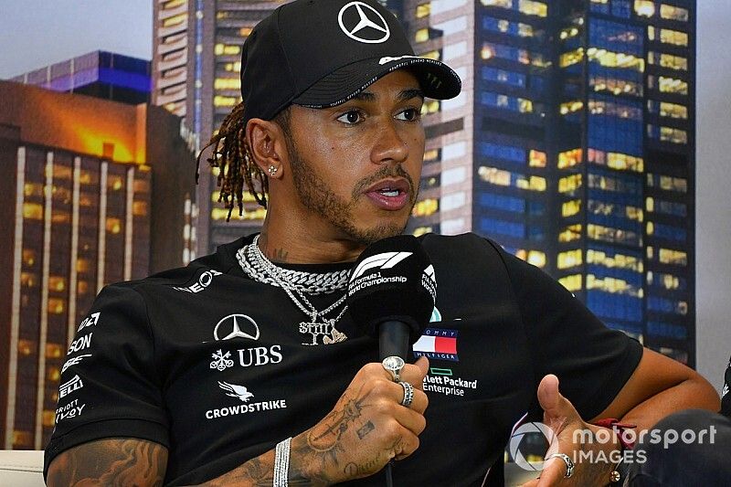 Hamilton : "C'est choquant" que la F1 continue
