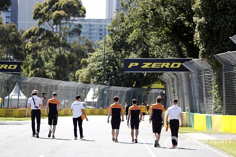 Karantinadaki McLaren personel, Melbourne'den döndü