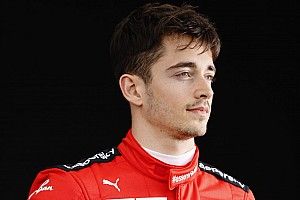 Leclerc eredetileg a 7-es rajtszámot szerette volna, de Räikkönen ülését megkapta