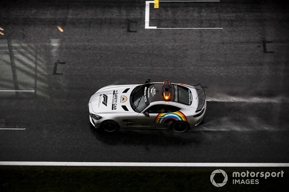 Safety car in de regen